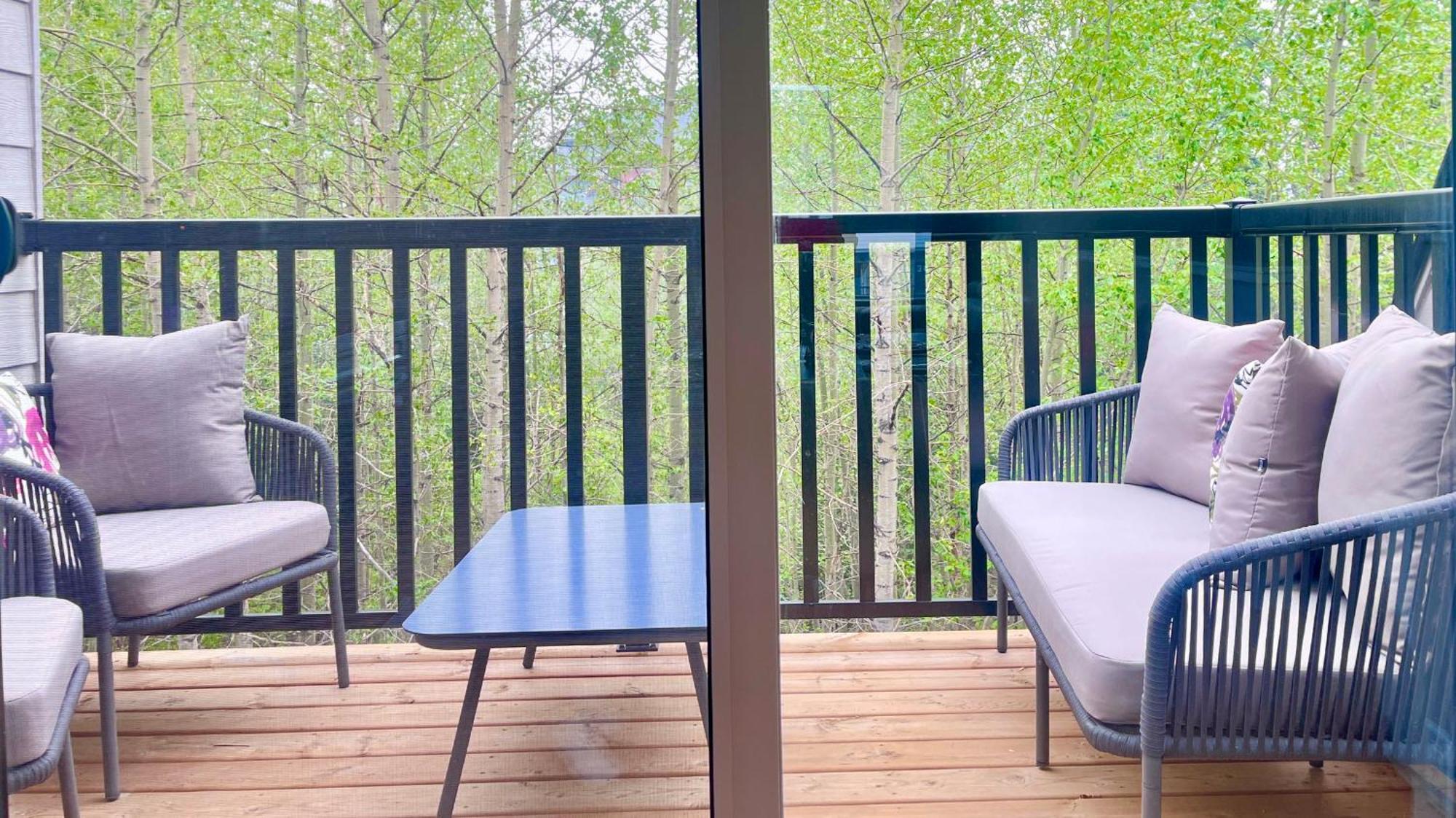 Immersed In The Scenery Of Canmore Exterior photo